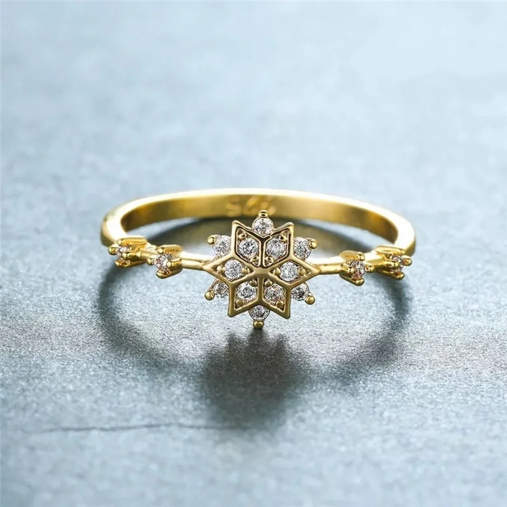 White Crystal Stone Zircon Thin Snowflake Ring - Picture 5 of 9